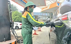 Giá xăng RON 95 tiếp tục tăng gần 400 đồng/lít