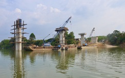 Đồng Nai: Tăng tốc thi công, phấn đấu hợp long, thông xe kỹ thuật cầu Hiếu Liêm dịp 30/4