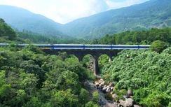 Thông tuyến đường sắt qua đèo Hải Vân sau sự cố gãy đường ray