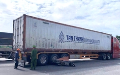 Xe máy va chạm xe container trên QL1 đoạn qua Huế, người phụ nữ tử vong tại chỗ