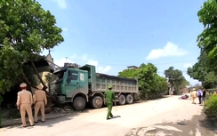 Ninh Bình: Va chạm với xe tải, người đàn ông đi xe máy tử vong thương tâm