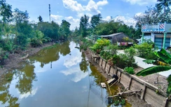 Cà Mau: 13 điểm sạt lở đất, nguy cơ chia cắt đường giao thông