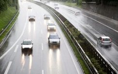 Mùa nồm ẩm, nên làm gì để tránh xe mốc và hỏng nội thất?