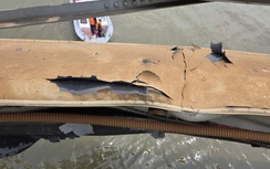 Toàn cảnh vụ sà lan va chạm khiến thanh ray nhịp số 2 cầu Ghềnh bị cong, méo