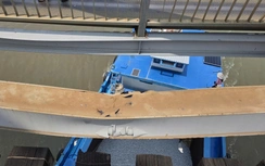 Cầu Ghềnh bị sà lan tông cong vênh: Thời gian sửa chữa khoảng 1 tuần