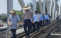 Đẩy nhanh kiểm định và gia cố cầu Ghềnh, tìm phương án sớm cho tàu chạy tạm 15km/h