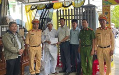 Ban ATGT Quảng Ngãi thăm hỏi các gia đình có người thân gặp nạn trên đèo Vi Ô Lắk