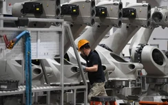 Trung Quốc: "Siêu nhà máy" xe điện, robot hút khách du lịch