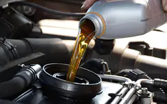 Thay dầu ô tô, căn cứ vào số km hay thời gian sử dụng?