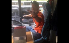 Trẻ vị thành niên trộm xe khách 45 chỗ lái khắp Singapore