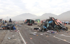 Tai nạn xe buýt liên hoàn tại Peru, 120 người thương vong