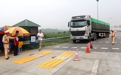 90% xe đông lạnh trên cao tốc Nội Bài - Lào Cai quá tải