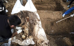 Phát hiện 139 ngôi mộ tập thể nghi bị tra tấn