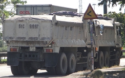 TP HCM: Đủ chiêu tài xế xe quá tải chống đối CSGT
