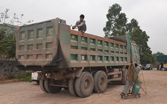 Bắc Giang: Hạ tải, cắt thùng tại chỗ xe vi phạm