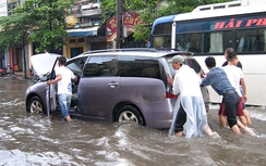 Giảm nửa điểm ngập úng, Hà Nội vẫn lo khi mưa lớn