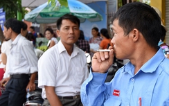 Hút thuốc lá nơi công cộng cần phạt nghiêm