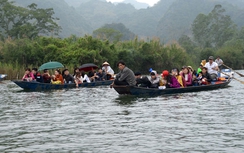 Rầu lòng khách trảy hội chùa Hương