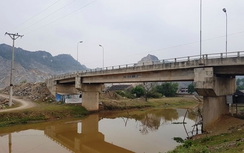 Ninh Bình: Dân vẫn phải chèo đò qua sông khi có cầu tiền tỷ