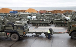 Hơn 100 xe quân sự của NATO tập kết ở Estonia