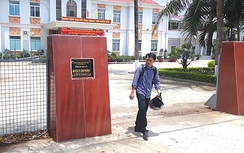 Bốn người con của Bí thư huyện Chư Prông đều "làm quan"