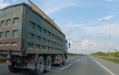 Hà Nội: Xe quá tải tung hoành đường phía Tây