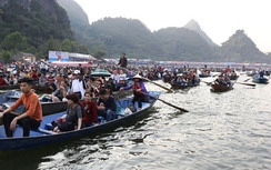 Bán vé lễ hội chùa Hương đạt gần 175 tỷ đồng