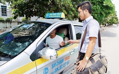 Sẽ tụt hậu nếu cứ bảo vệ taxi truyền thống