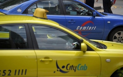 Singapore: Tài xế taxi hợp tác Uber, Grab không được vận chuyển hàng