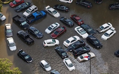 Cả triệu ôtô Mỹ ngập nước, hỏng sau bão Harvey
