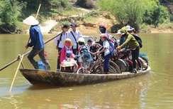 Chòng chành những chuyến đò chở học sinh ở Hà Tĩnh