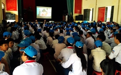Bắc Ninh: Chiếu phim tuyên truyền ATGT nơi công cộng