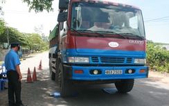 Bình Thuận: Xe quá tải tung hoành vùng giáp ranh