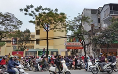 Điểm nóng mất ATGT trước cổng trường học Hà Nội