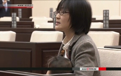 Nữ cán bộ Nhật Bản mang con vào phòng họp bị phản đối