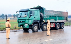 Bắc Giang: Bám đường, xử nghiêm xe quá tải cuối năm