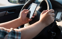 Sử dụng điện thoại khi lái xe nguy cơ tai nạn tăng gấp 3