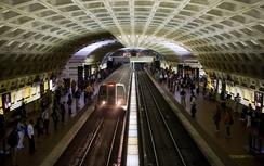 Tàu điện ngầm trật đường ray ở Washington