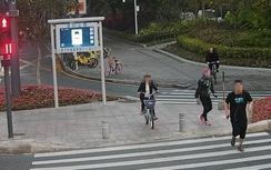 Trung Quốc: Dùng công nghệ phạt người đi bộ sai làn