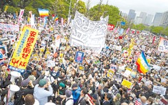 Hơn 50.000 người Nhật biểu tình đòi ông Abe từ chức