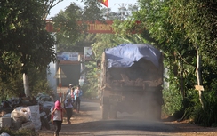 Đắk Lắk: Xe “có ngọn” tung hoành từ đường thôn ra quốc lộ