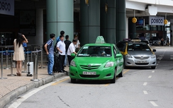 Đua giảm giá taxi sân bay Nội Bài
