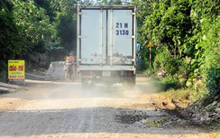 Tỉnh lộ 166 Yên Bái hỏng nặng vì xe tải trọng lớn