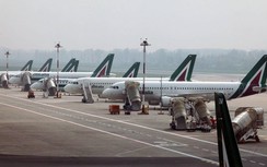 Italia dọa cấm cửa các chuyến bay chở người tị nạn từ Đức