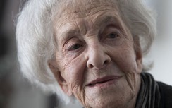 Nữ thi sĩ 95 tuổi giành Giải thưởng Văn học Cervantes 2018