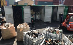 Phát hiện 20 container rác thải công nghiệp