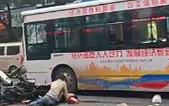 Cướp xe buýt, lao vào đám đông ở Trung Quốc