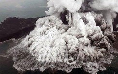 Núi lửa Anak Krakatoa có thể gây thảm họa mới ở Indonesia