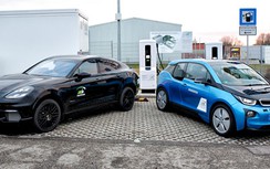 BMW và Porsche thử nghiệm hệ thống sạc nhanh cho xe chạy điện