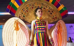 Nguyễn Thị Loan tự tin mặc trang phục dân tộc tại Miss Universe